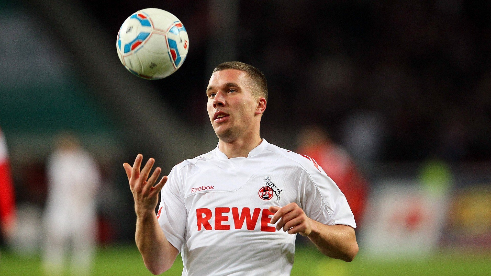 德甲密集赛程下球员体能管理与恢复策略探索,德甲联赛特性